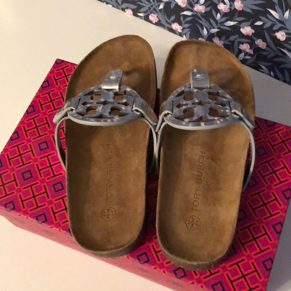 Tory Burch Miller Cloud metallic leather sandals - Picture 5 of 10